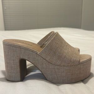 Journee Collection Enya Platform Sandal